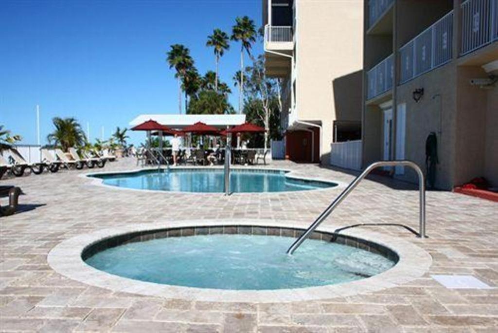 Beso Del Sol Resort Dunedin Exterior photo