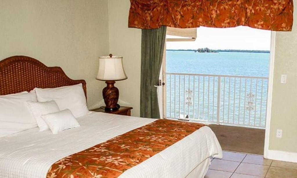 Beso Del Sol Resort Dunedin Exterior photo
