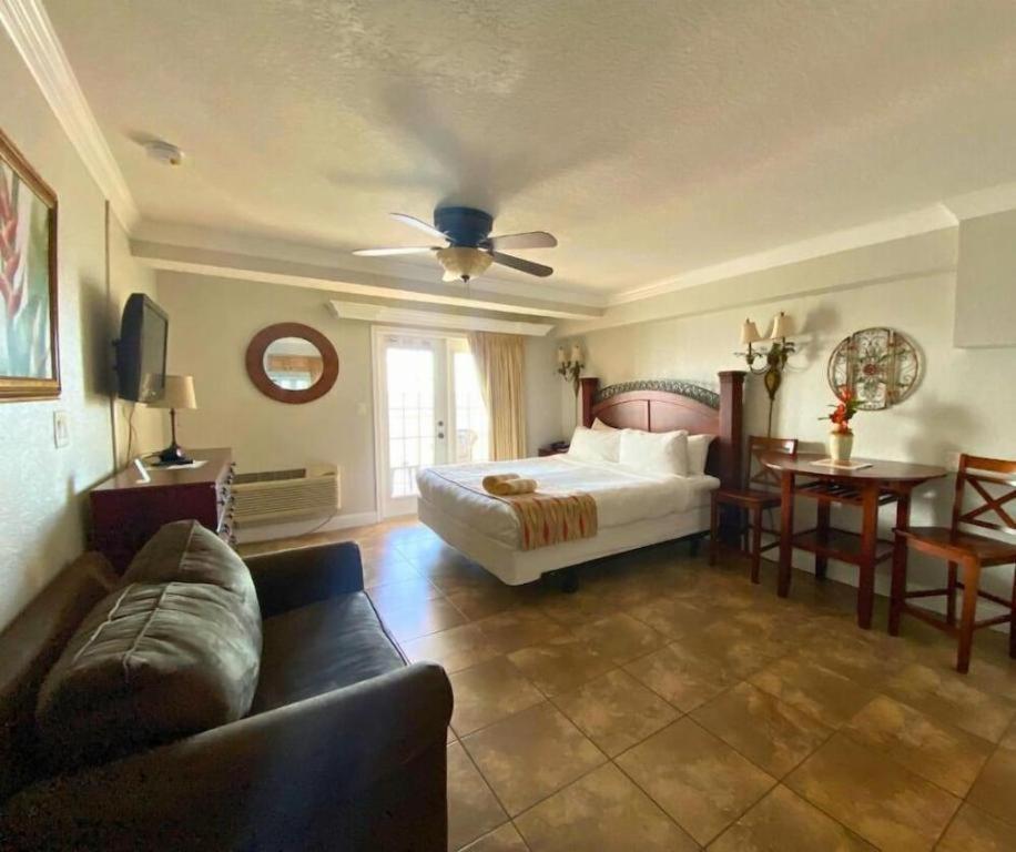 Beso Del Sol Resort Dunedin Exterior photo