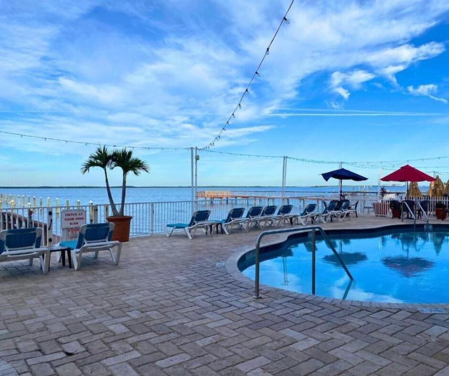 Beso Del Sol Resort Dunedin Exterior photo