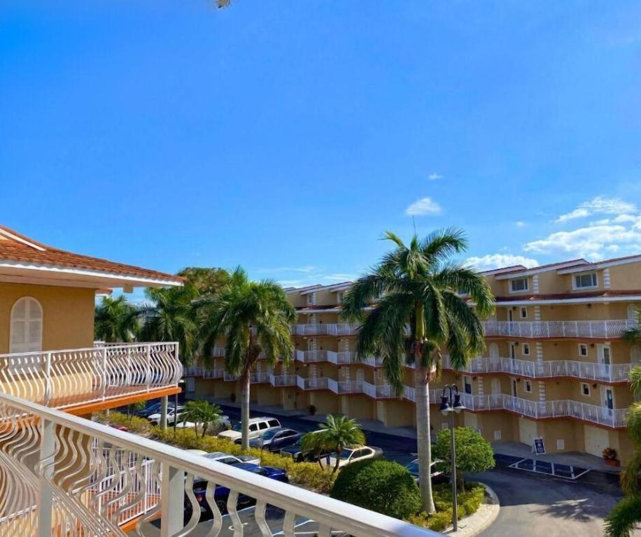 Beso Del Sol Resort Dunedin Exterior photo