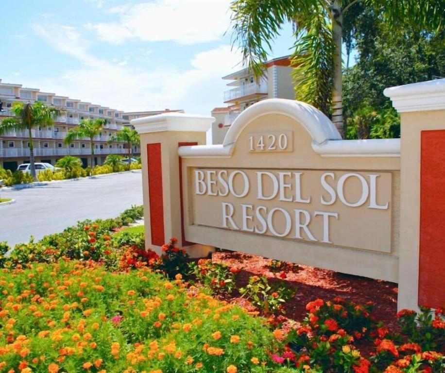 Beso Del Sol Resort Dunedin Exterior photo